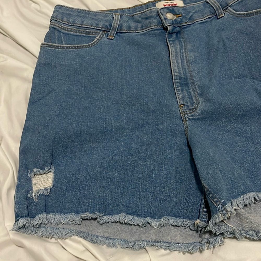 NWT- Wrangler- 33/16. Relaxed Fit - Picture 3 of 9